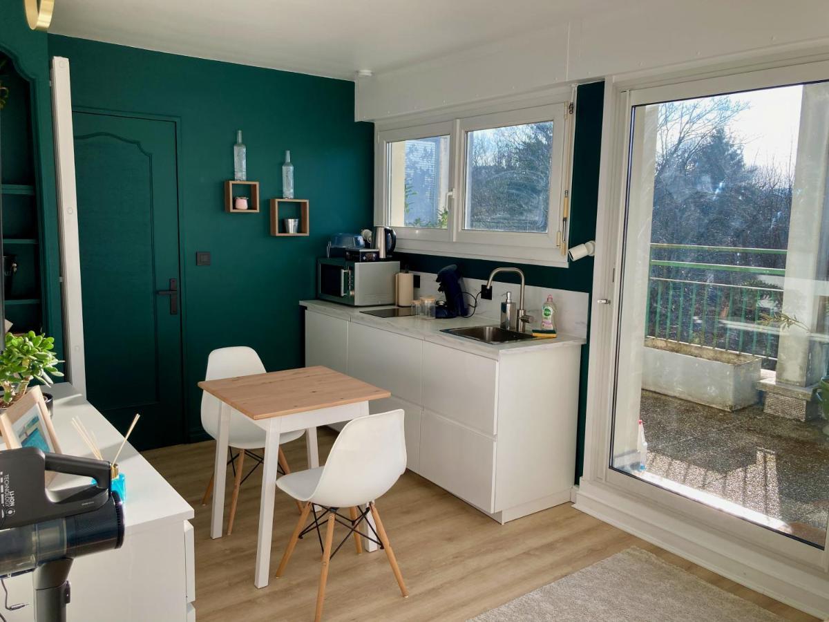 Appartement Avec Terrasse Et Parking Gratuit Accole Montbeliard Bagian luar foto